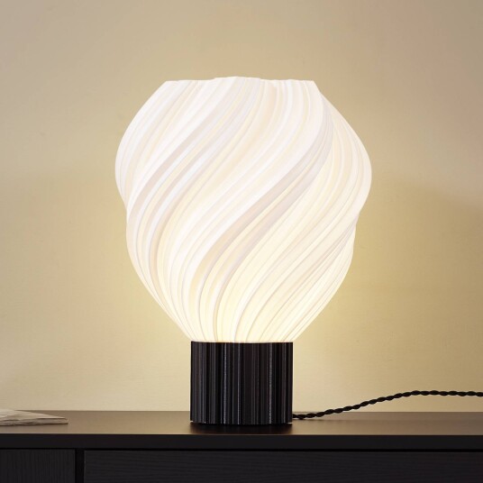 Lindby bordlampe Nuvia høyde 39,1 cm hvit dreid Lindby bordlampe Nuvia høyde 39,1 cm hvit dreid