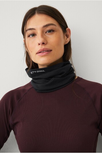 Áhkká Rørskjerf Merino Wool Svart Áhkká Rørskjerf Merino Wool Svart