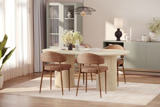 Scandinavian Choice Uppveda Spisebord med travertin look med 4 stk Jairam Spisestoler Beige