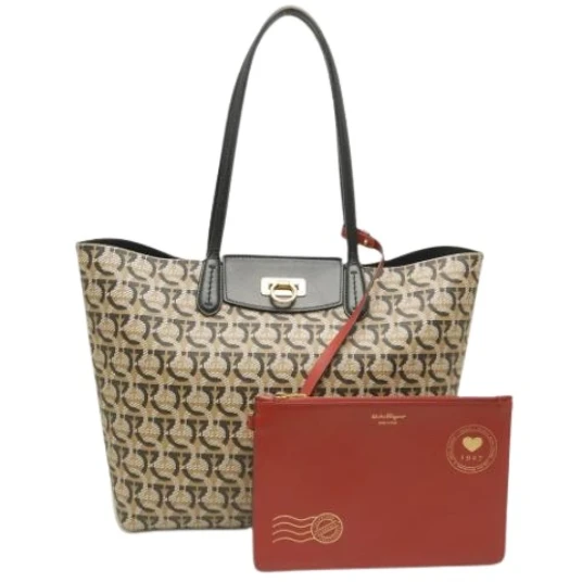 Salvatore Ferragamo Dame Beige