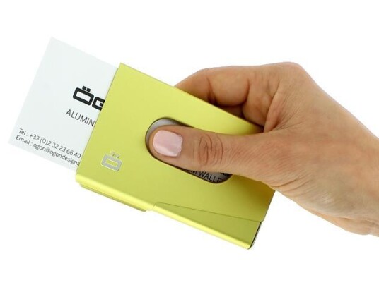 Ögon Design One Touch visittkort holder i aluminium Limegrønn Ögon Design One Touch visittkort holder i aluminium Limegrønn