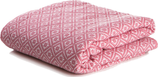 Songvaar® Quilt teppe rosa m/hvitt mønster 150x150cm Songvaar® Quilt teppe rosa m/hvitt mønster 150x150cm