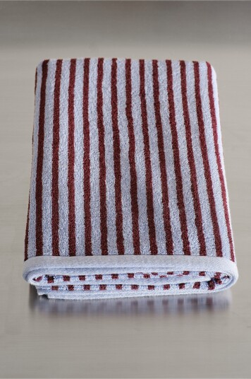 Jotex Badehåndkle 70x140 Cm Lysblå/vinrød DIXIE 22042990749