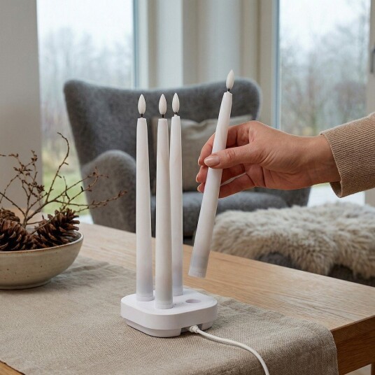 Ledlife 4 pakning hvite LED stearinlys inkl. ladebase Ø2cm Høyde: 25cm kronelys inkl. fjernkontroll timer