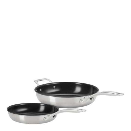 Le Creuset Essential 3 ply stekepannesett 24+28 cm stål/keramisk Le Creuset Essential 3 ply stekepannesett 24+28 cm stål/keramisk