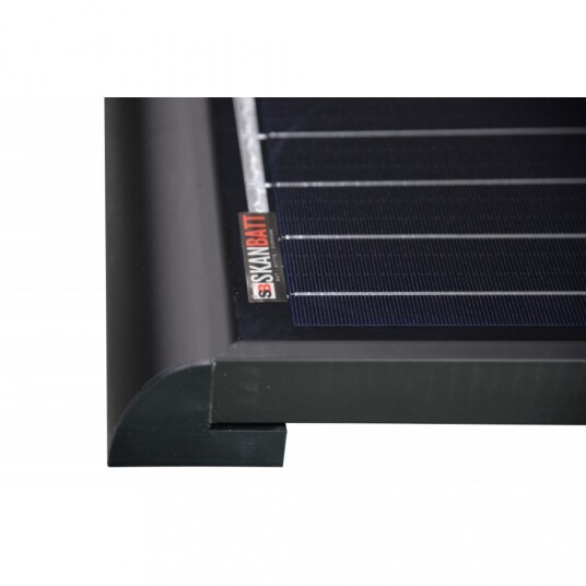 SKANBATT AERO 150W panel med 7M kabel og fastmonterte spoilere SLIM SKANBATT AERO 150W panel med 7M kabel og fastmonterte spoilere SLIM