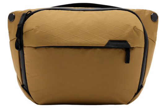 Peak Design Everyday Sling 6L v2 Coyote 6 Liter skulderbag Peak Design Everyday Sling 6L v2 Coyote 6 Liter skulderbag