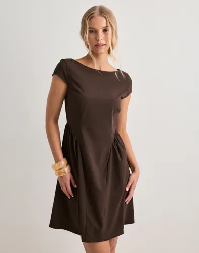Vero Moda   Brun   Vmnadi Cap Short Dress Jrs Exp