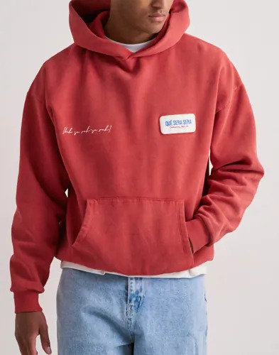 Que Sera Sera Wyatt Washed Hoodie Hoodies Rød