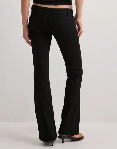 Nelly Svart Ultra Low Bootcut Jeans