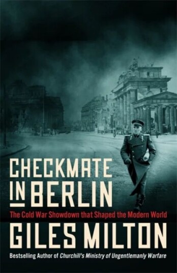 Checkmate In Berlin Av Giles Milton