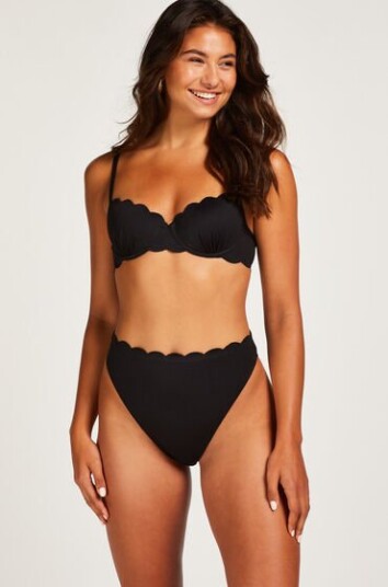 Hunkemöller Scallop bikinitruse med høy skjæring Svart XS