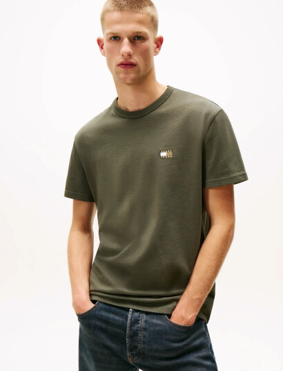 Tommy Jeans Tjm Reg Badge Tee Ext - Khaki green - S Tommy Jeans Tjm Reg Badge Tee Ext - Khaki green - S