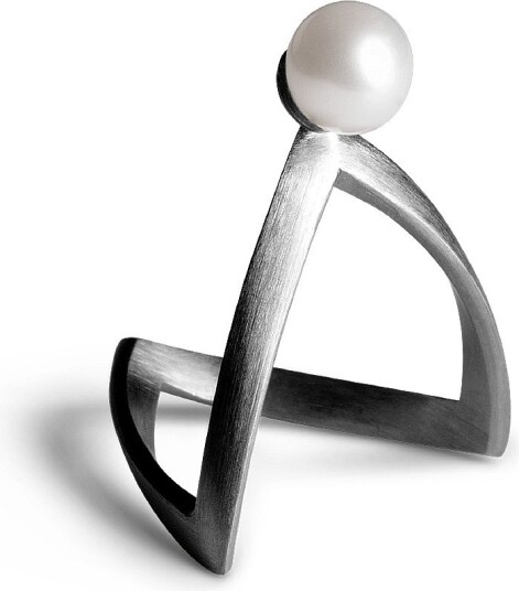 Jane Koenig | Pearl V Ring | 41