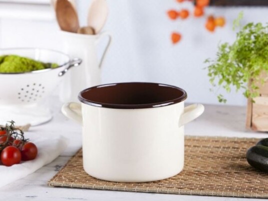 Emalia Silesia Rybnik Straight Gryte 3,3 L Ø18 Cm H14 Cm Creme/Innside Mørk Emalia Silesia Rybnik Straight Gryte 3,3 L Ø18 Cm H14 Cm Creme/Innside Mørk