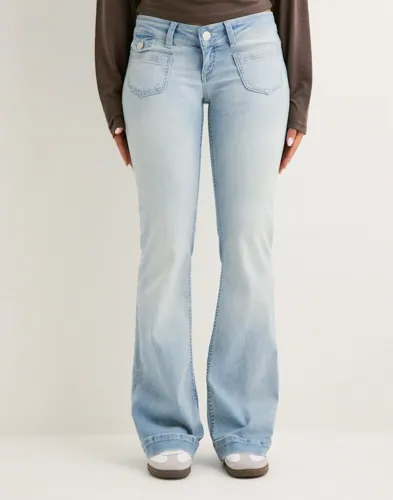 Nelly   Blå   Super Low Heart Pocket Bootcut Jeans