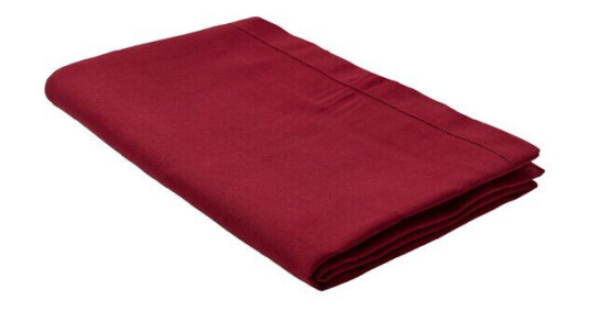 Langkilde & Søn   Duk med brodert hullsøm 240x140 cm mørkerød