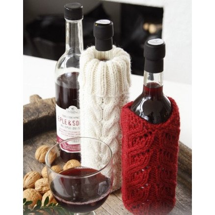 Pour on the Charm! by DROPS Design Flasketrekk Strikkeoppskrift 0,75 l 2 stk