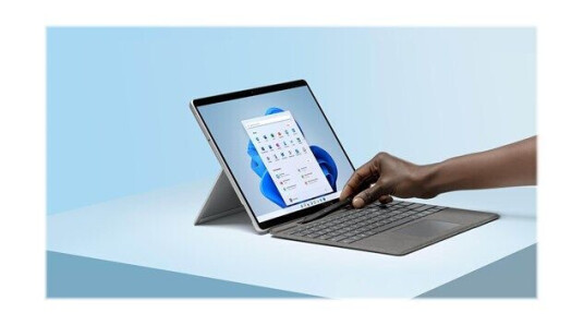 Microsoft Surface Pro Signature Keyboard - keyboard - with touchpad accelerometer Surface Slim Pen 2 storage and charging tray - AZERTY - French - black - with Slim Pen 2 - Tastatur - Fransk - Svart