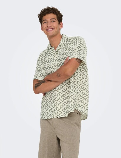 ONLY & SONS Onscharmy Ss Resort Aop Shirt Cream L ONLY & SONS Onscharmy Ss Resort Aop Shirt Cream L