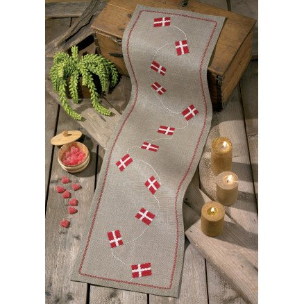 Permin Broderisett Lin Løper Danske Flagg 33x119cm