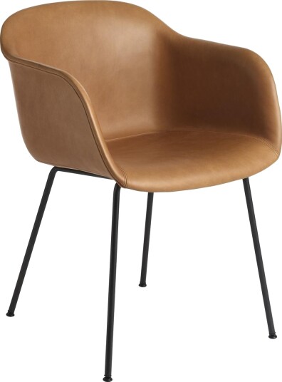 Muuto Fiber Spisestol med Armlener og Base Skinntrukket Konjakk/ Sort