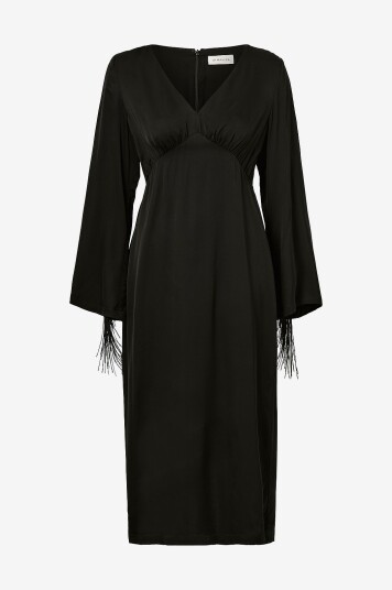 By Malina - Kjole Sasha V-neck Fringe Midi Dress - Svart By Malina - Kjole Sasha V-neck Fringe Midi Dress - Svart