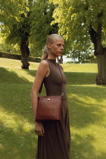 Re:Designed by dixie Moa Big skulderveske i skinn Cognac