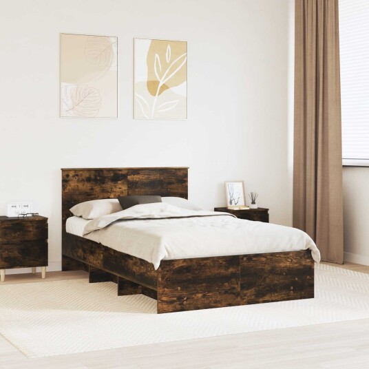 Sengestamme med hodegjerde Røkt eik 137 x 203 cm Konstruert tre