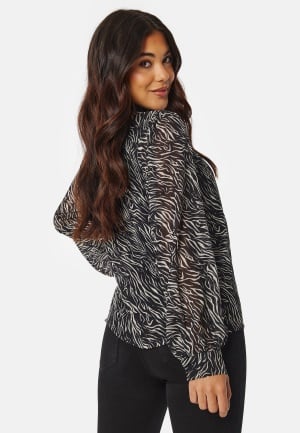 Object Collectors Item Mila L/S High Neck Top Black AOP Sandshell 40