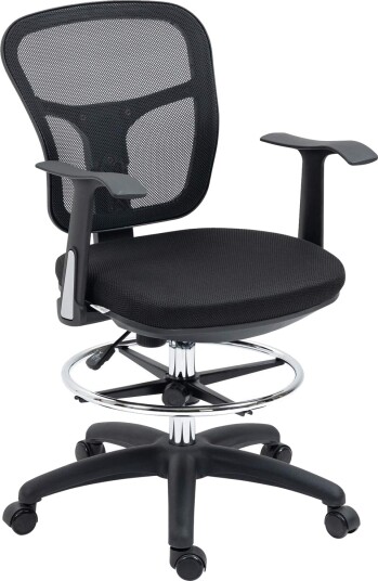 Ergonomisk svart kontorstol med fotstøtte