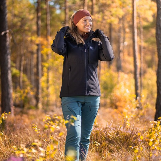 Dame > Jakker > Softshelljakker Hiball Softshell Jacket Dame Black Storrelse:L