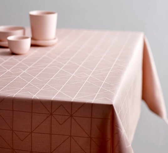 Södahl Duk refined damask pale rose 140x270 cm Södahl Duk refined damask pale rose 140x270 cm