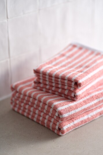 Jotex Håndklesett 4pakning Rosa/vit DIXIE 2204287050 Jotex Håndklesett 4pakning Rosa/vit DIXIE 2204287050