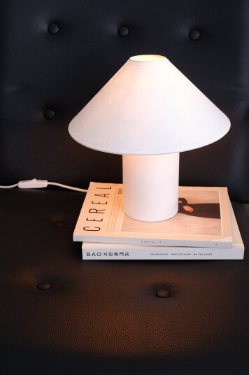Jotex LILLI bordlampe Hvit 2192521010 Jotex LILLI bordlampe Hvit 2192521010