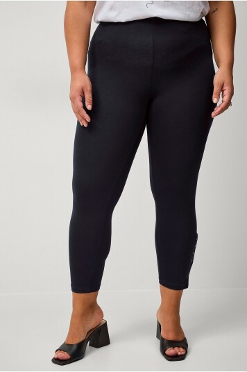 Zizzi Leggings Leggings 3/4 Button Svart Zizzi Leggings Leggings 3/4 Button Svart