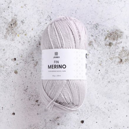 Svarta Fåret Fine Merino Garn 305 Grey Sandstone Svarta Fåret Fine Merino Garn 305 Grey Sandstone