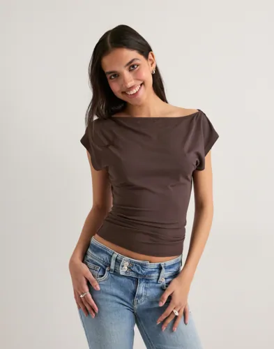 Nelly Brun Ultra Soft Shoulder Top