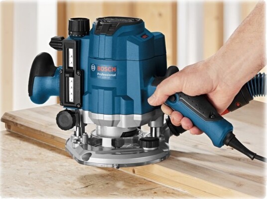 Bosch GOF 1250 CE Håndoverfres med Støvavsug - 1250 W Bosch GOF 1250 CE Håndoverfres med Støvavsug - 1250 W
