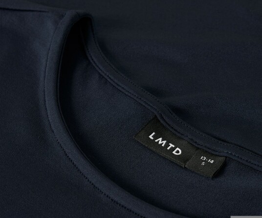 LMTD T skjorte Noos NlfDinci Dark Sapphire LMTD 13 14 år 158 164 T skjorte Blå LMTD T skjorte Noos NlfDinci Dark Sapphire LMTD 13 14 år 158 164 T skjorte Blå
