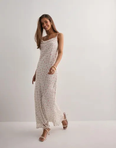 Vero Moda Blomstrete Vmsmilla Sl 7/8 Waterfall Dress Wvn