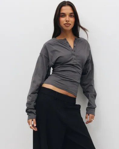Nelly   Grå   Shoulder Focus Button Top