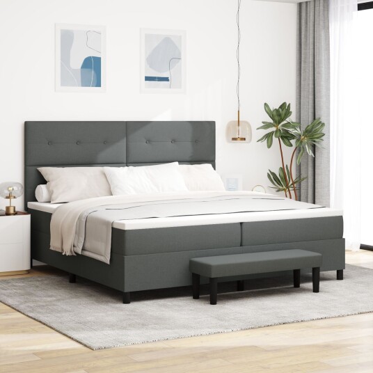 Box Spring Seng med Madrass & Benk Mørk Grå 200x200 cm Stoff 3344094