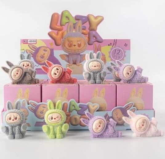 12 pakning Monster Adventskalender 2025 – Overraskelsesboks med hule juledekorasjoner og trendy leker Yoga Edition Yoga