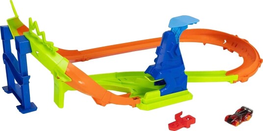 Hot Wheels Stunt Tracks Jump Circuit Speedway With 1:64 Scale Die-Cast Toy Car 180-Degree Curve Multi/patterned ONE SIZE