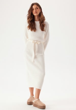 BUBBLEROOM Round Neck Rib Knitted Midi Dress Offwhite M BUBBLEROOM Round Neck Rib Knitted Midi Dress Offwhite M