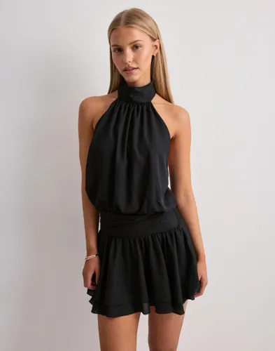 Nelly Svart Flirty Halter Neck dress
