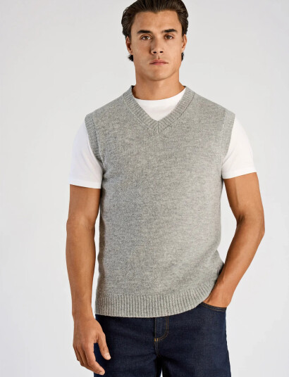 Lindbergh Lambswool V-Neck Slipover - Grey - S