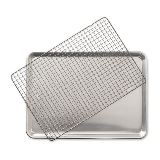 Nordic Ware Naturals stekeplate med grillrist 32,7 x 45,4 cm Nordic Ware Naturals stekeplate med grillrist 32,7 x 45,4 cm