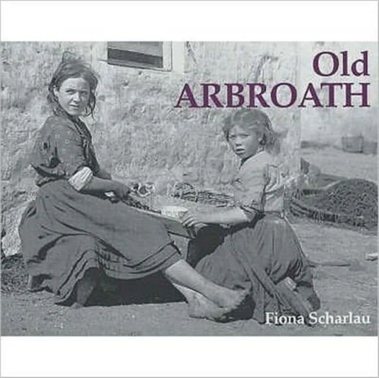 Old Arbroath Av Fiona Scharlau